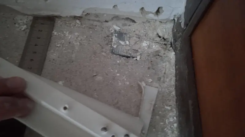Судебная строительная экспертиза квартиры: слабая стяжка 5,44 МПа, влага и дефекты отделки